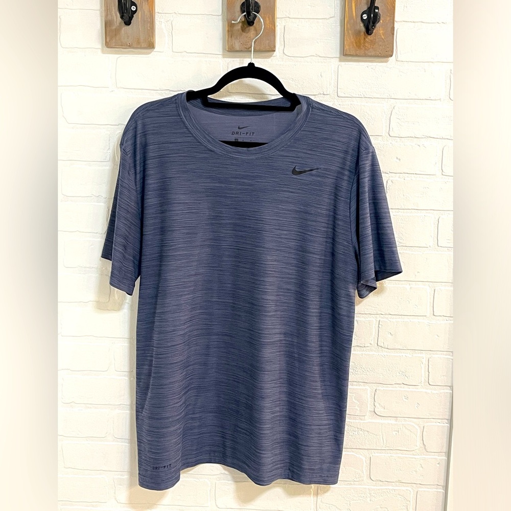 Nike Dri fit men’s size large blue short sleeve shirt